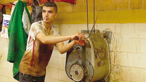 Projection de Fi rassi rond-point, de Hassen Ferhani