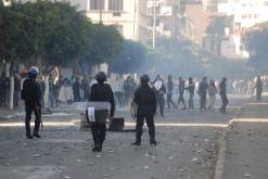 طلبة ثانوية “خالد الجزائري” إلى الشارع وتهشيم وكالة بيع السيارات ببومرداس              عشرات الإصابات وسط  المحتجين والشرطة ومؤسسة “لابل” تنجو من التخريب