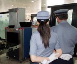 بعض أفراد الجالية المغتربة استغلّوه في التهريب              غلق الرواق الأخضر بميناء ومطار وهران لأسباب أمنية