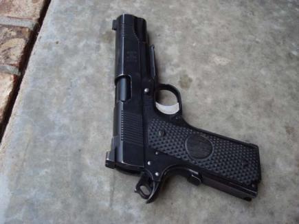 إلقاء القبض على شخص يتاجر في الأسلحة النارية بالبيض