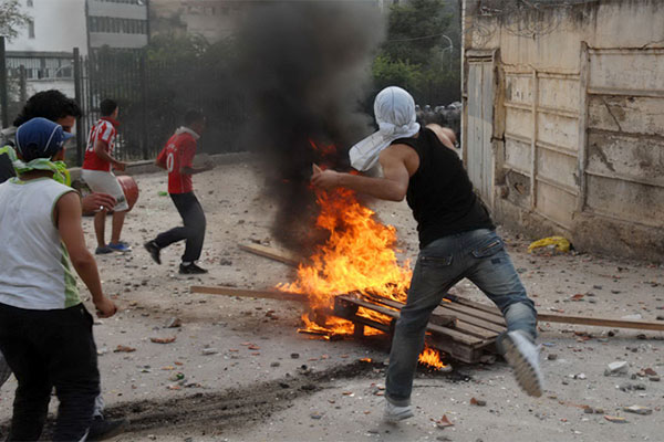 سكارى ومنحرفون يهاجمون طالبات بالخناجر وزجاجات الخمر في باتنة