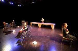 جمهور غليزان يستمتع بمسرحية  المستور