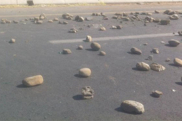 مجهولون ينصبون حاجزا ويبتزون المارّة بتيزي وزو