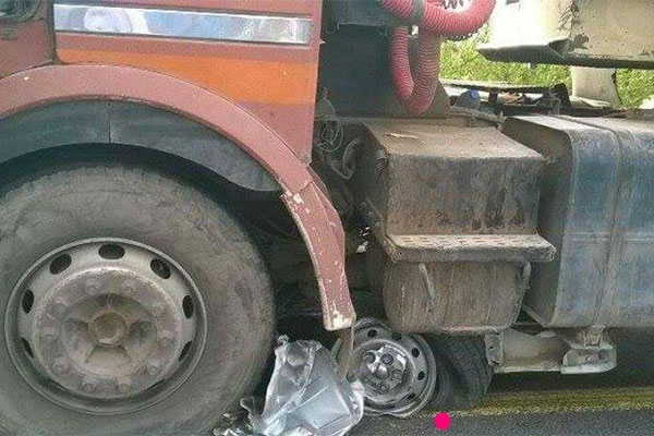 مصرع سيدتين في اصطدام سيارة بشاحنة في غليزان