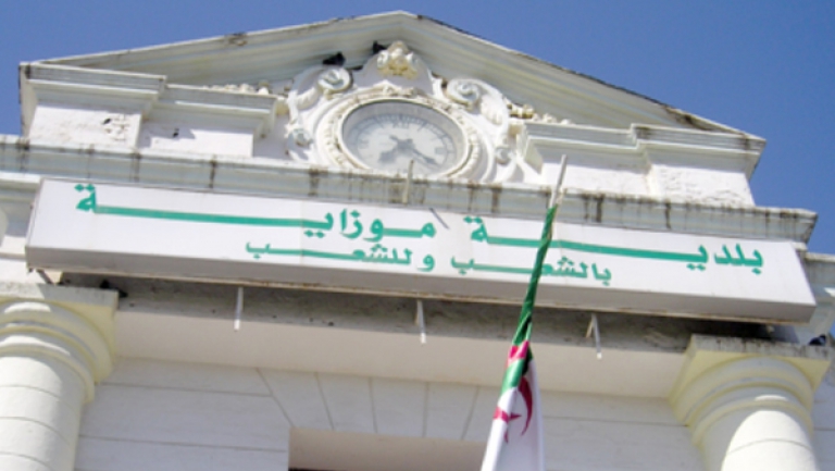 سكيكدة تستفيد من 16 عقد استثمار لصيد المرجان