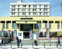 La maladie les oblige à vivre en marge de la société