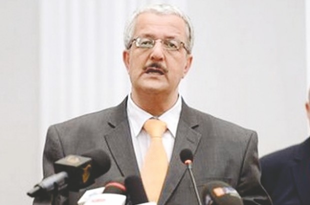 Sit-in pour demander le départ de Tayeb El-Houari