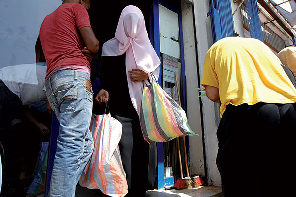 توزيع 1330 قفة رمضان ببلدية البياضة بالوادي