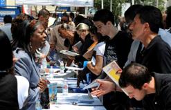 أغلبهم يفضل الاستثمار المدعم من قبل الدولة               إقبال محتشم للشبان على صالون التشغيل بوهران