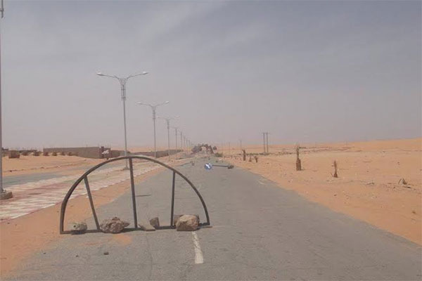 مسلحون ينصبون حاجزا ويسلبون مستعملي الطريق ممتلكاتهم بتمنراست