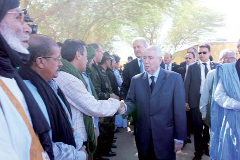 بن صالح وسلال يقودان الوفد الجزائري في مراسم استقبال جثمان الرئيس الراحل محمد عبد العزيز بمطار تندوف
