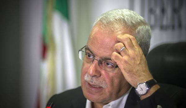 Hamid Grine empêché de se recueillir sur la tombe de Tahar Djaout