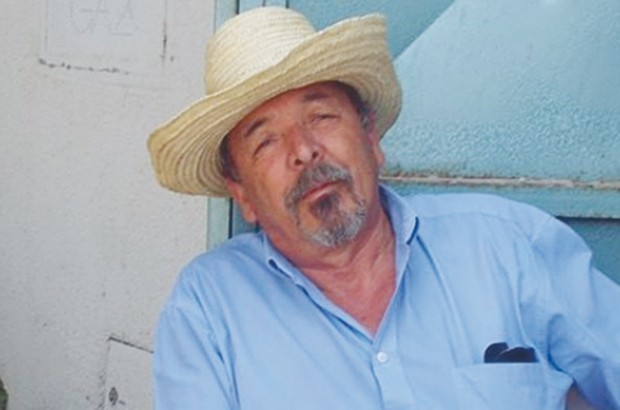 Une stèle en hommage à Rabah Aïssat, assassiné par les terroristes