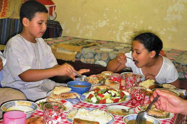 الطفل الذي يصوم لأول مرة يعامل كالملك بتيزي وزو