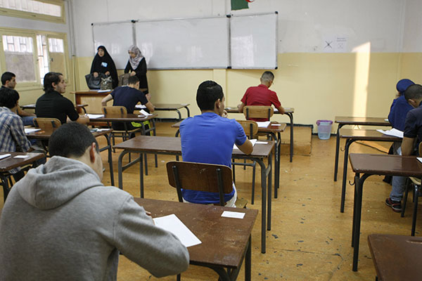 احتجاج مترشحين بباتنة على قرار إعادة البكالوريا