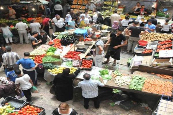 التجار الفوضويون يعرقلون ضبط السوق بالوادي