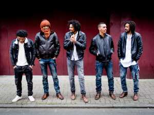 IMARHAN : «NOUS ALLUMONS UN FEU ET SORTONS LES AMPLIS»