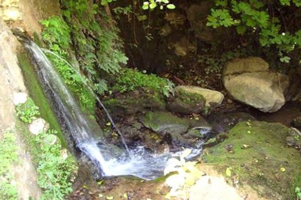 مسلحون يسيطرون على منابع للمياه ويفرضون سطوتهم على السكان بتيزي وزو