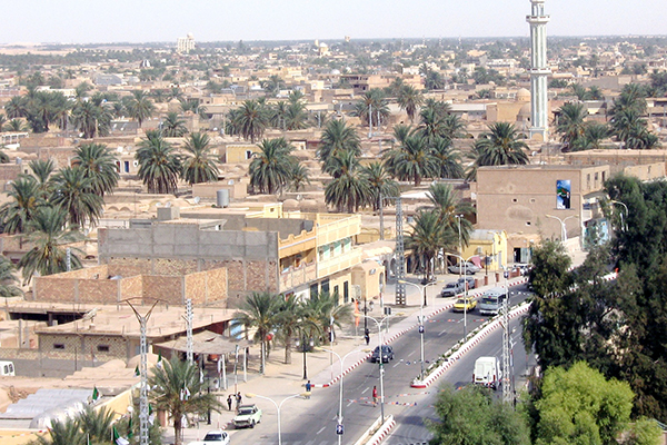 تُجار تغزوت بالوادي يهدّدون بالإضراب العام