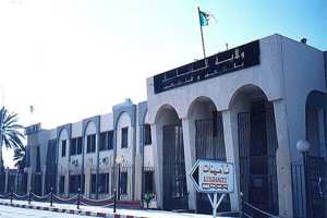 غاضبون يحتجون أمام مقر ولاية الشلف بسبب قنوات الصّرف