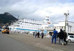 برمجة 112 رحلة بحرية ستمكن من دخول أزيد من 150 ألف مغترب و60 ألف سيارة              الرواق الأخضر بميناء وهران منفذ المغتربين لتهريب المحظورات