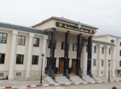 مسبوق قضائيا أربع مرات في قضايا نصب واحتيال              منتحل صفة نقيب بالجيش أمام العدالة ببومرداس