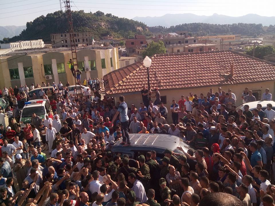 مواطنون يقبضون على أحد منفذي عملية السطو على بريد أولاد عسكر بجيجل