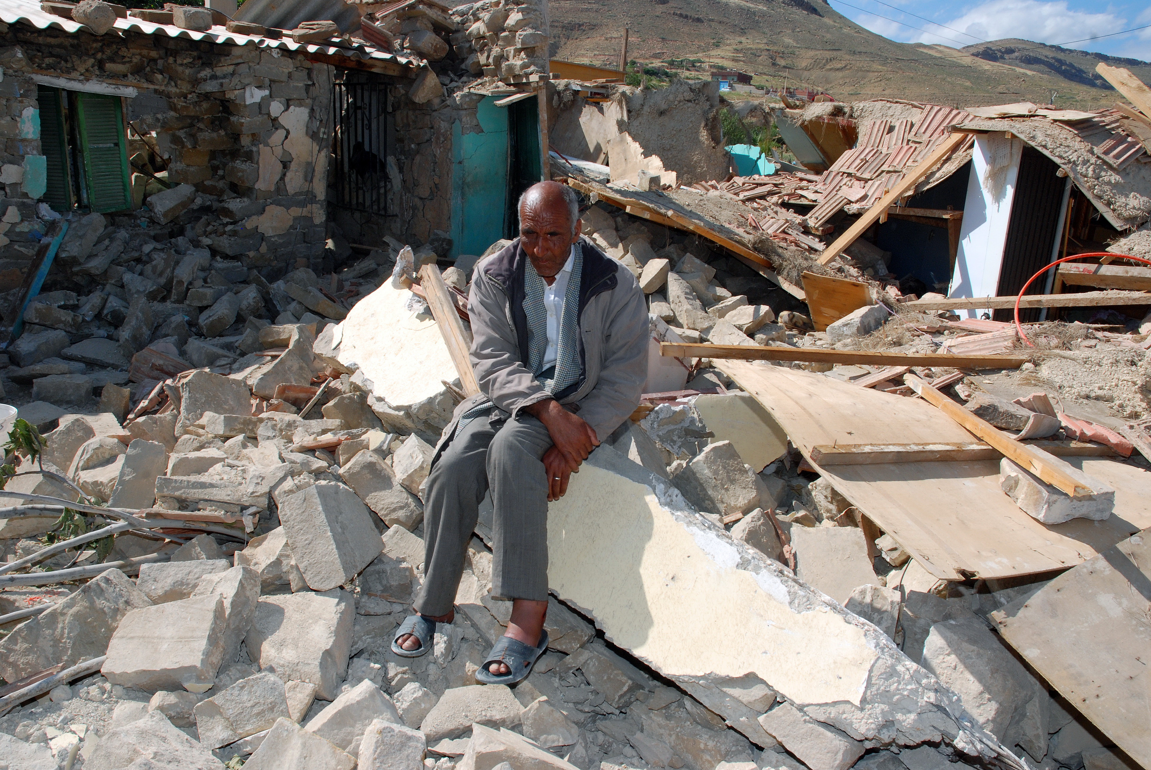 قتلى وجرحى وانقطاع للكهرباء على 8 بلديات بسبب رياح عاتية في باتنة