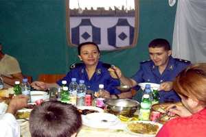 أمن تمنراست ينظم إفطارا جماعيا لمستعملي الطريق الوطني