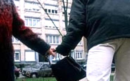 توقيف عصابة تترصد المواطنين المتوجهين للبنوك بباتنة