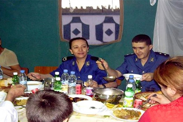 أمن تمنراست ينظم إفطارا جماعيا لمستعملي الطريق الوطني