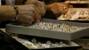 امرأة تقيم بالجزائر العاصمة تسرق مجوهراتي في عين الدفلى