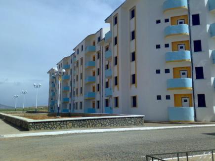 المستفيدون من سكنات عدل والسكن الترقوي المدعم بفرندة بتيارت يطالبون الوالي بالتدخل