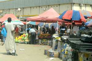 مواد غذائية تباع تحت حرارة حارقة والمواطن يدفع الثمن بورقلة