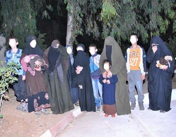 Deux familles de terroristes se rendent à l'ANP