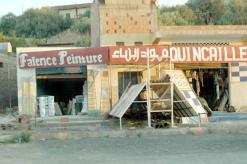 المدينة عنوان شهرة ولاية البليدة في الخزف والرخام والبلاط..              خزرونة.. قبلة الأزواج لاختيار ما يريدونه لمسكن جديد مع شيء من صداع الرأس