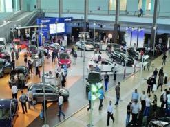 أكثر من 10 آلاف زائر يوميا يتوافدون على أجنحته صالون السيارات بوهران يسجل أكبر المبيعات في السيارات السياحية والنفعية