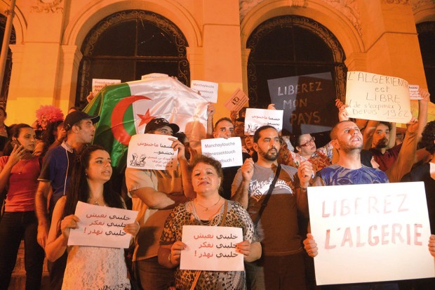 Appel au rassemblement devant le consulat d'Algérie à Paris