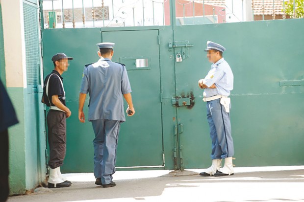 Des youyous et des pétards à la sortie... de prison !