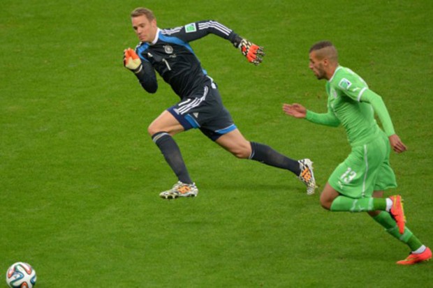 Un gardien chinois rate complètement sa sortie à la Neuer (Vidéo)