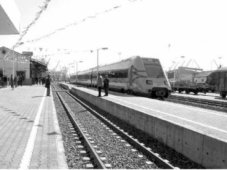 Un nouvel autorail en attendant les trains marchandises