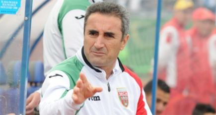 مناد يشدد على الانضباط في معسكر 