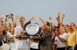 مشرارة يسلم درع البطولة لأولمبي الشلف              الفوز على اتحاد العاصمة كمّم الأفواه