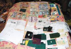 سلما بطاقة إقامة بأختام مزورة لمواطن يقطن بالبويرة               حارس وتقني ببلدية الجزائر الوسطى يزوران الوثائق الرسمية للمواطنين