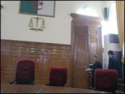 يقود صاحبته إلى الغابة ثم يقوم بخنقها ويحرق جثتها بمساعدة أصدقائه              الإعدام لقاتلي فاطمة بسكيكدة