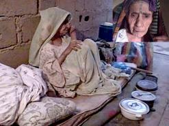 “الفجر” تزور بيتها بالأغواط وتروي قصتها التي هزتّ مشاعر المغتربين عبر الأنترنت               الحاجة “رحمة”..عجوز دون مأوى تحاصرها الإعاقة والفاقة من كل جانب