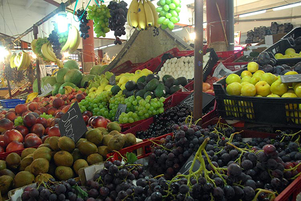 خُضار وفواكه ممزوجة ببقايا الجرذان والقطط والكلاب تباع بالشلف