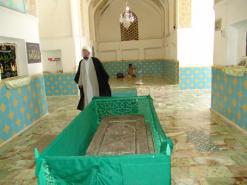 زيارة المقامات والأضرحة عادة متآصلة بولاية النعامة              أساطير، خرافات ودعاوى للزواج وأخرى لإنجاب الذكر تشوش على ” حراس الأرض”