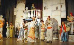 مسرح تيزي وزو يقدّم 133 عرضا مسرحيا في رمضان              آيت الحاج : 14 بلدية من أصل67 بلدية رفضت استقبال العروض