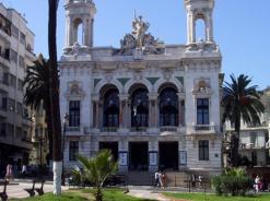 فيما تمت برمجة العديد من النشاطات الثقافية بالبلديات ودور العجزة مسرح عبد القادر علولة بوهران ركح للمسرح الجزائري في رمضان